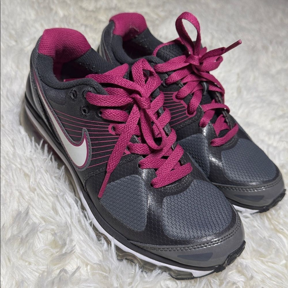 Nike Charcoal and Magenta Running Shoes